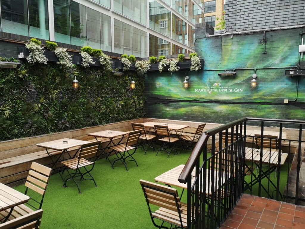 pub-beer-garden-victoria-pimlico-rooftop-bar